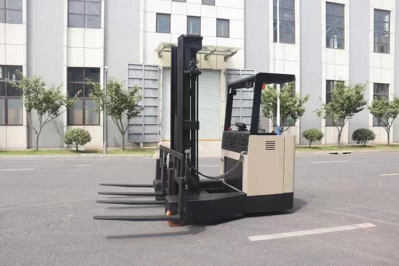 2000kg 4 Way Pallet Truck Walking Seat Style LED Lamp Double Fork