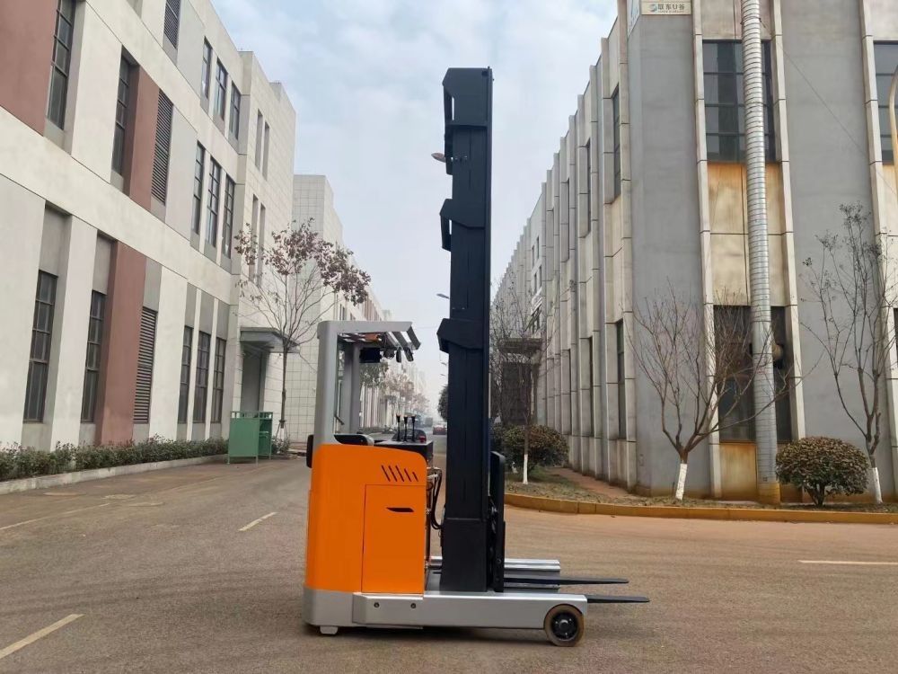 RatedLoad Capacity 2000kg Forward Moving Forklift Lifting Height 10000mm Fork Length 1070mm