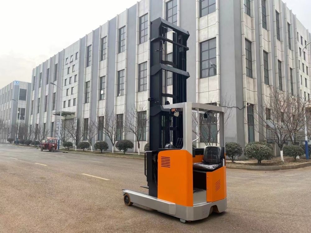 RatedLoad Capacity 2000kg Forward Moving Forklift Lifting Height 10000mm Fork Length 1070mm