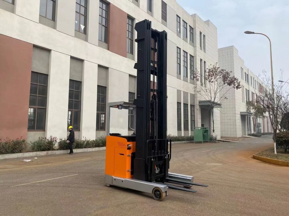 RatedLoad Capacity 2000kg Forward Moving Forklift Lifting Height 10000mm Fork Length 1070mm