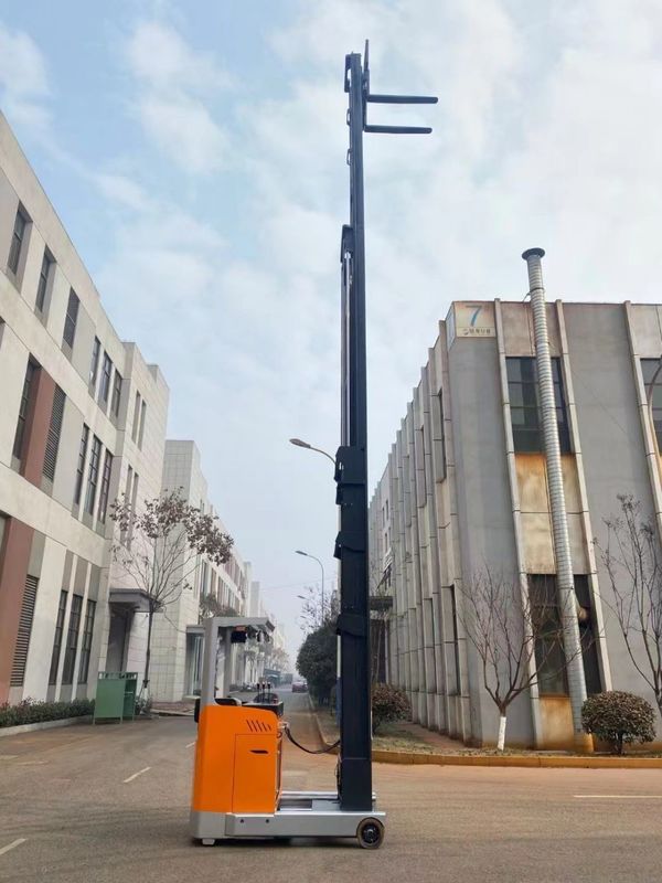 RatedLoad Capacity 2000kg Forward Moving Forklift Lifting Height 10000mm Fork Length 1070mm