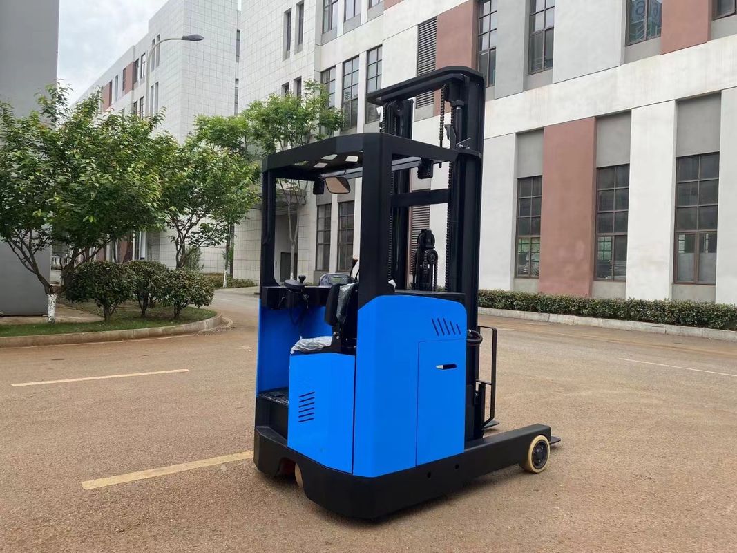 Electric Reach Truck Vehicle Move Forward Forklift Truck Carrying Capacity 2000 KGS Lifting Height 6500  Mm