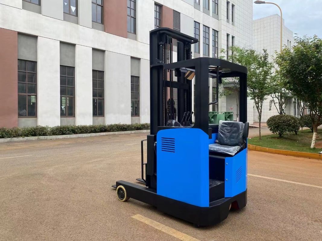 Electric Reach Truck Vehicle Move Forward Forklift Truck Carrying Capacity 2000 KGS Lifting Height 6500  Mm