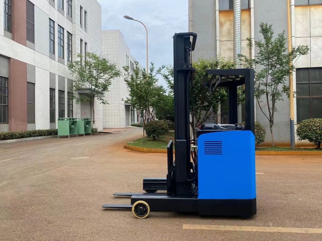 Electric Reach Truck Vehicle Move Forward Forklift Truck Carrying Capacity 2000 KGS Lifting Height 6500  Mm