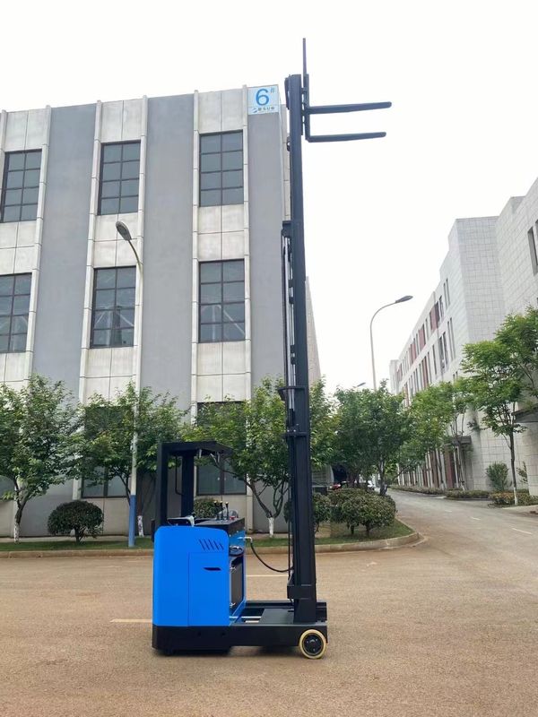 Electric Reach Truck Vehicle Move Forward Forklift Truck Carrying Capacity 2000 KGS Lifting Height 6500  Mm